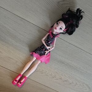 Monster High 2008 Draculaura Frights Camera Action Doll